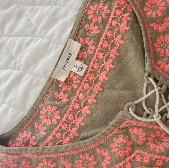 NWOT Freeway Embroidered Linen Tunic with Fringe Sleeves - Picture 2 of 5